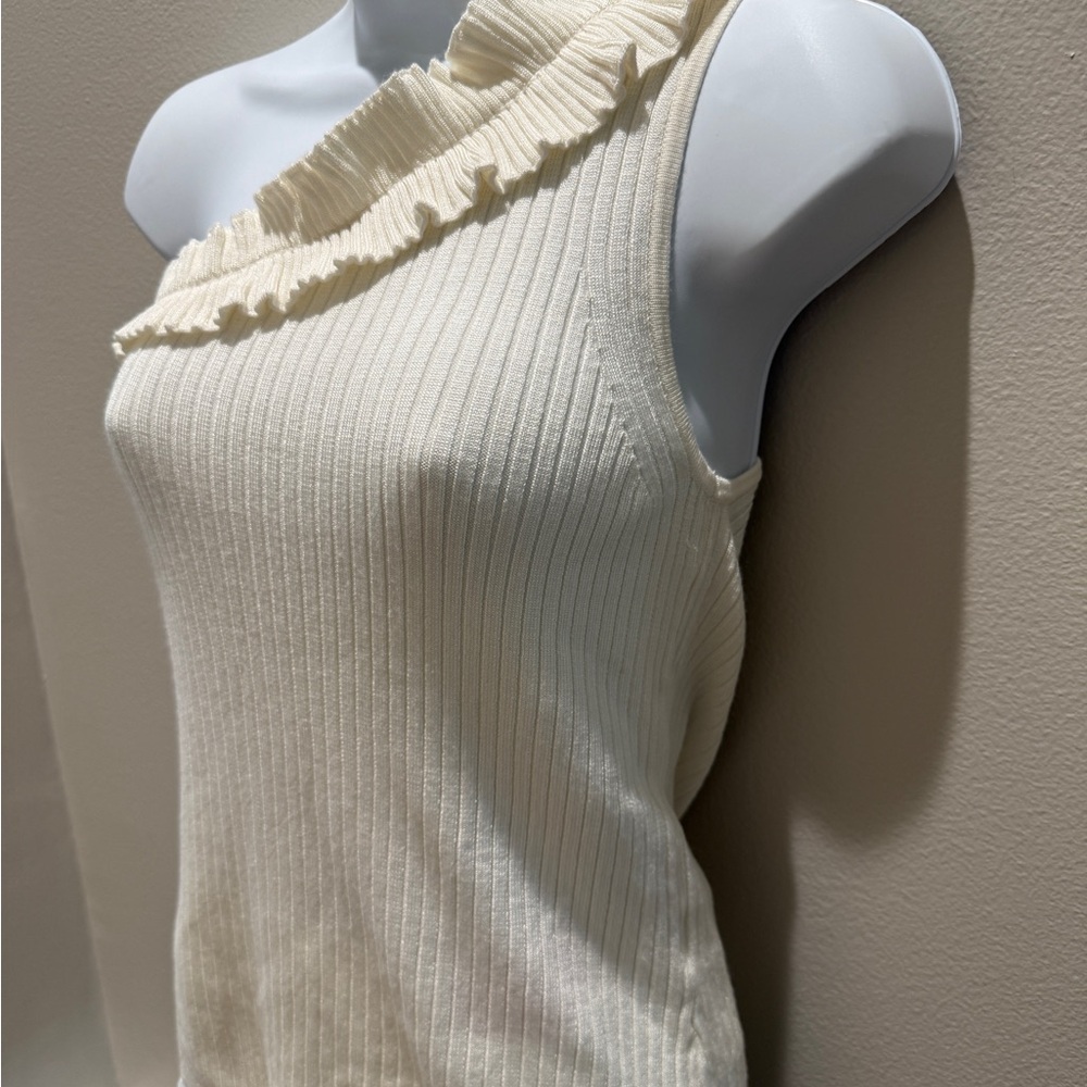Chic Ruffle One-Shoulder Top - Picture 2 of 12